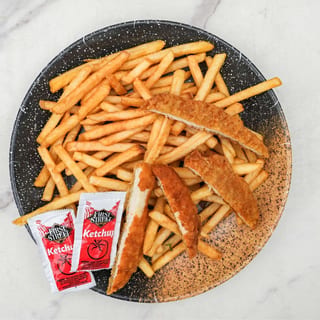 Trocitos de Pollo con Papas Fritas