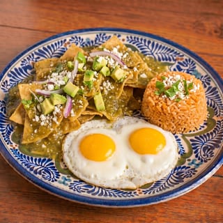 Chilaquiles con Huevo