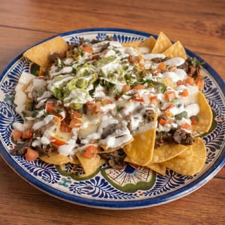 Nachos Frijoles, Queso y Carne